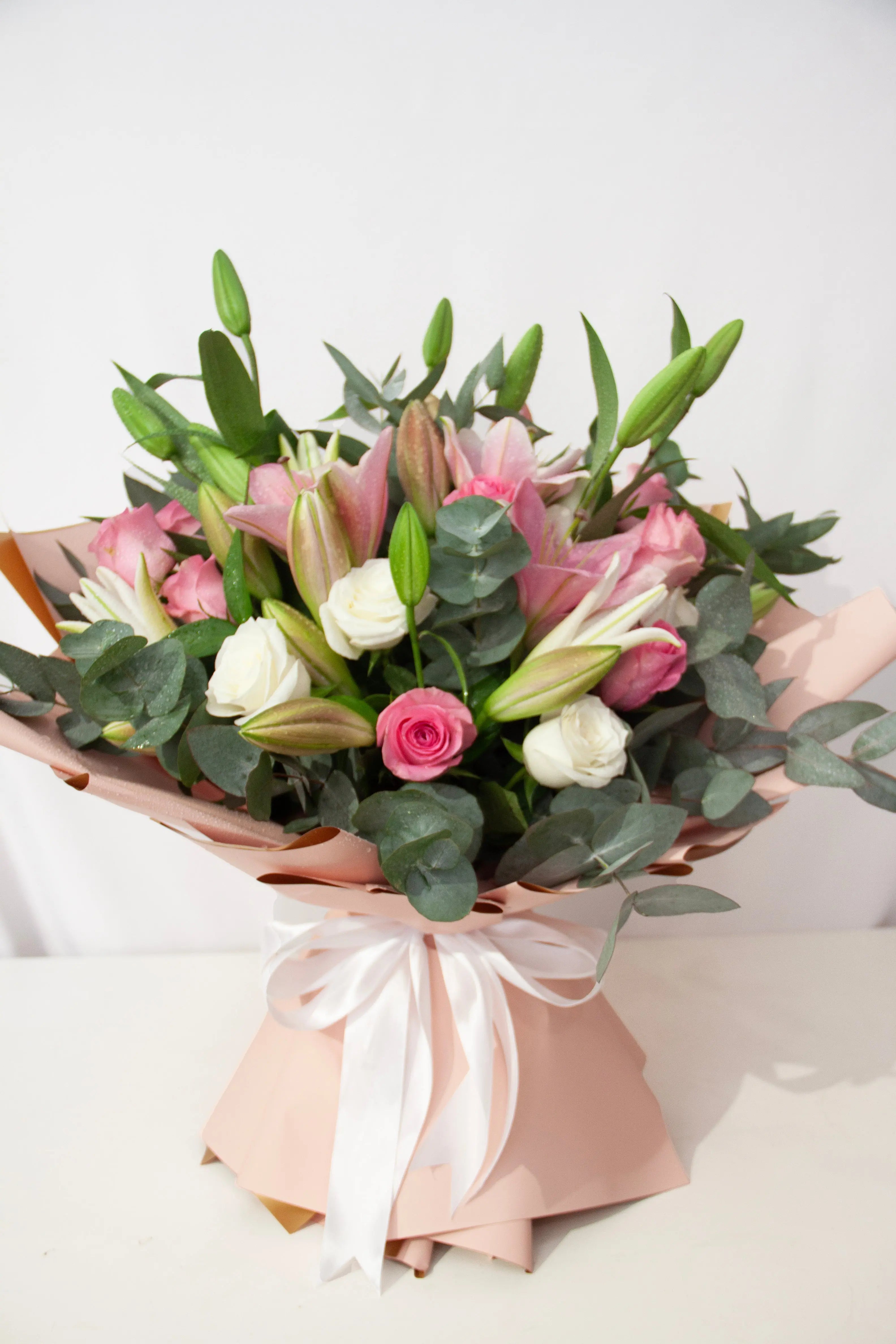 pink-lily-rose-bouquet-dubai