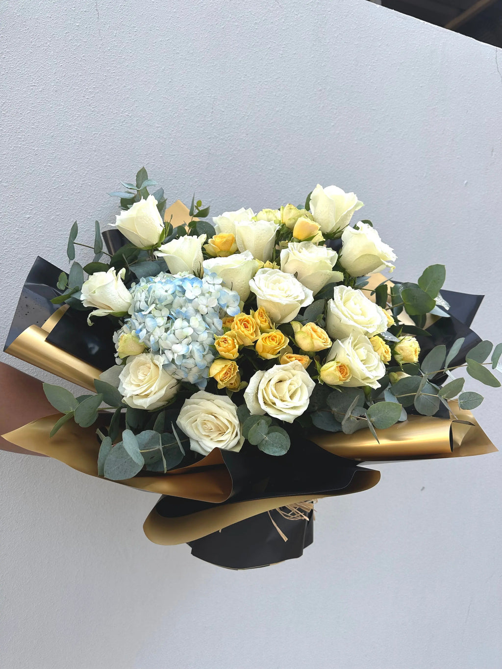 ivory-sky-rose-hydrangea-bouquet-dubai