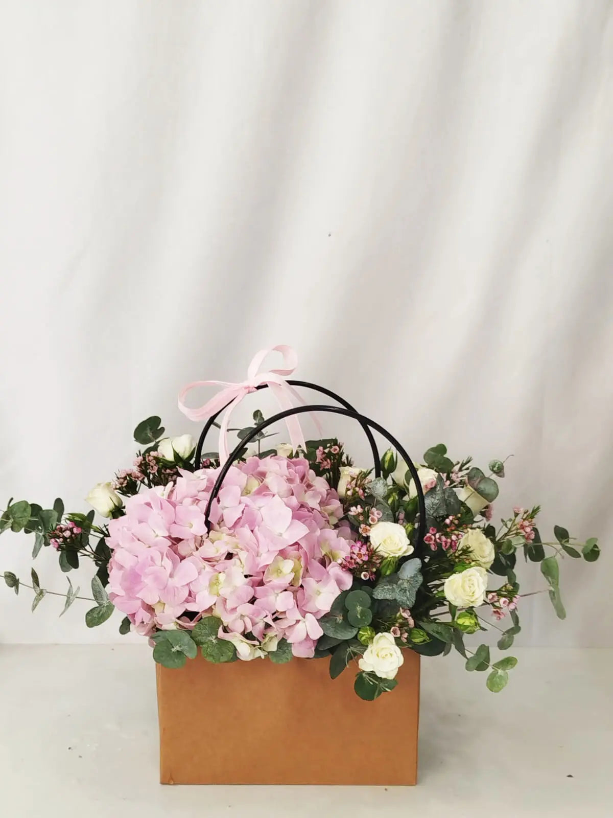 blush-hydrangea-floral-basket-dubai