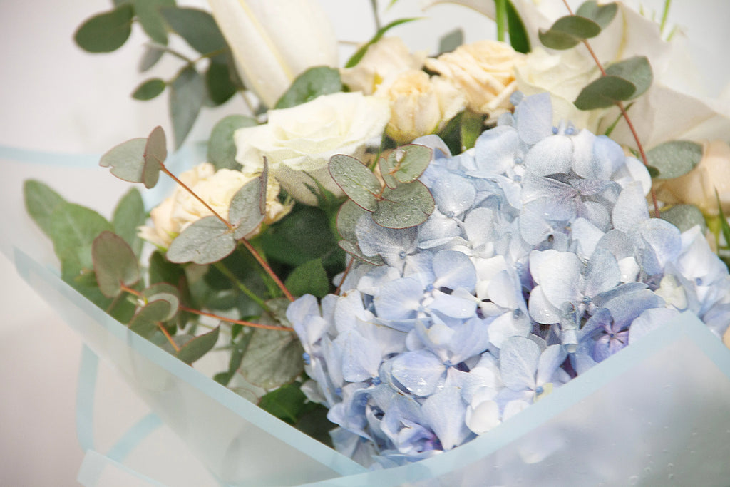 blue-whisper-hydrangea-rose-bouquet-dubai
