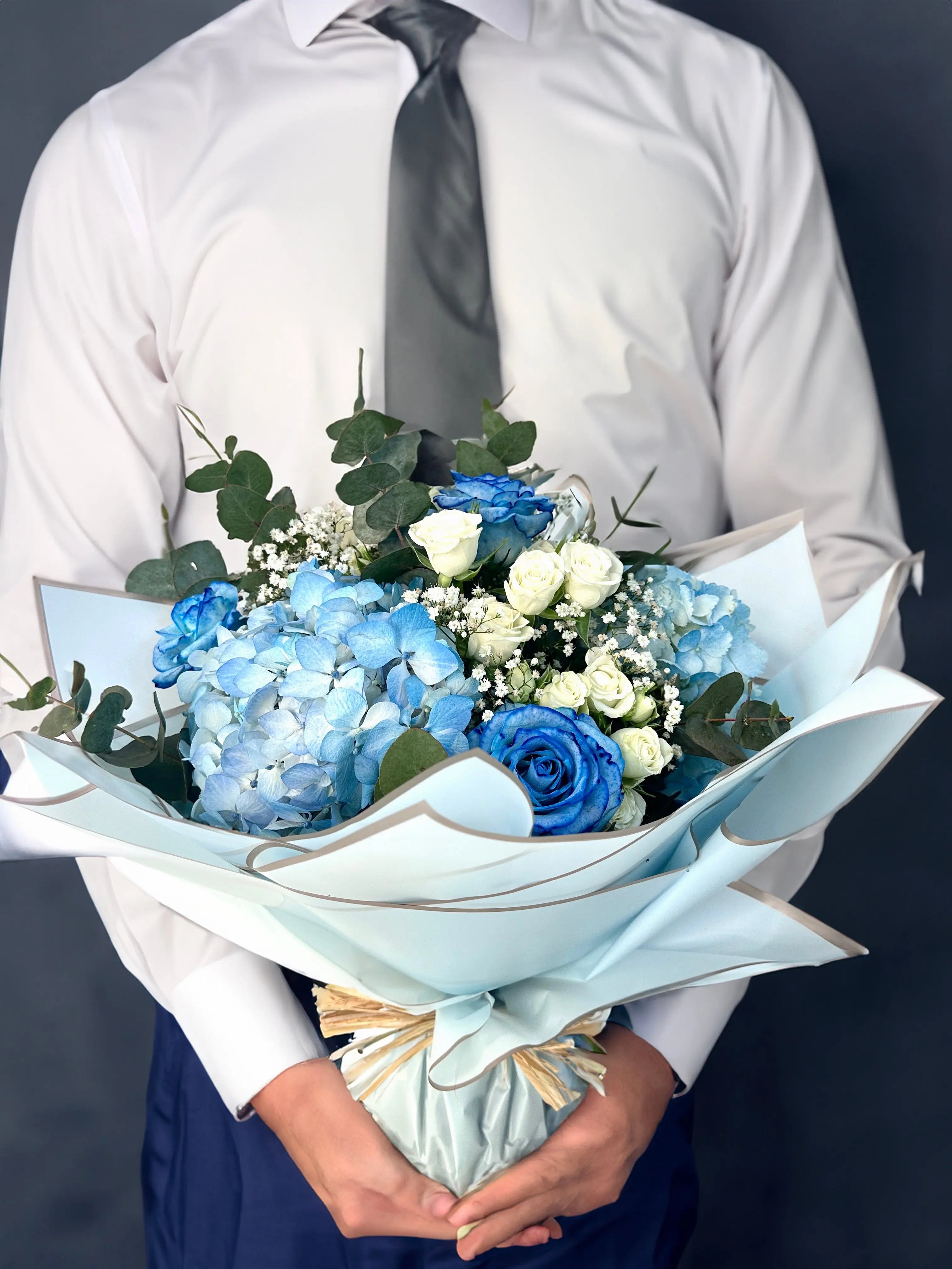 blue-serenity-hydrangea-rose-bouquet-dubai