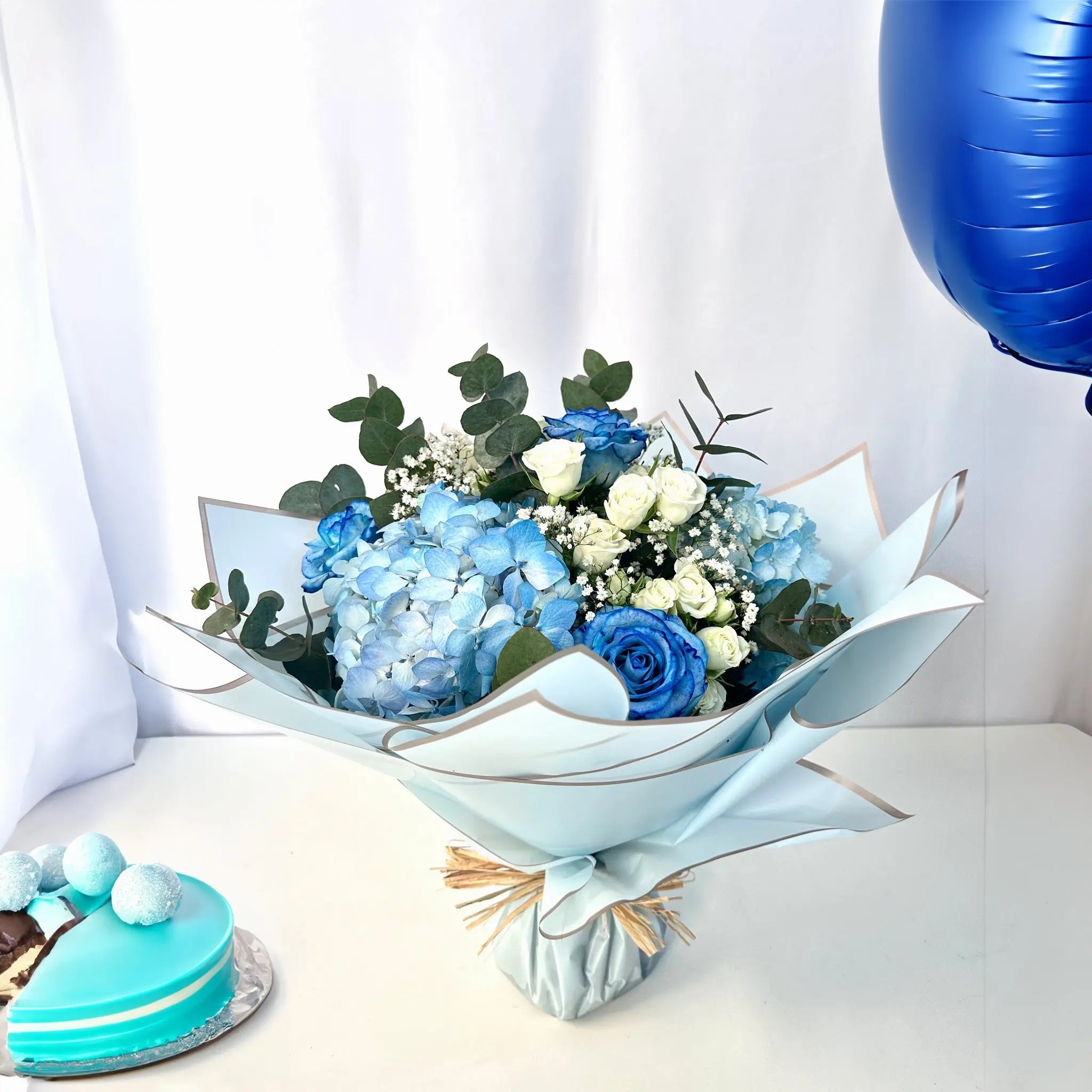 blue-serenity-hydrangea-rose-bouquet-dubai