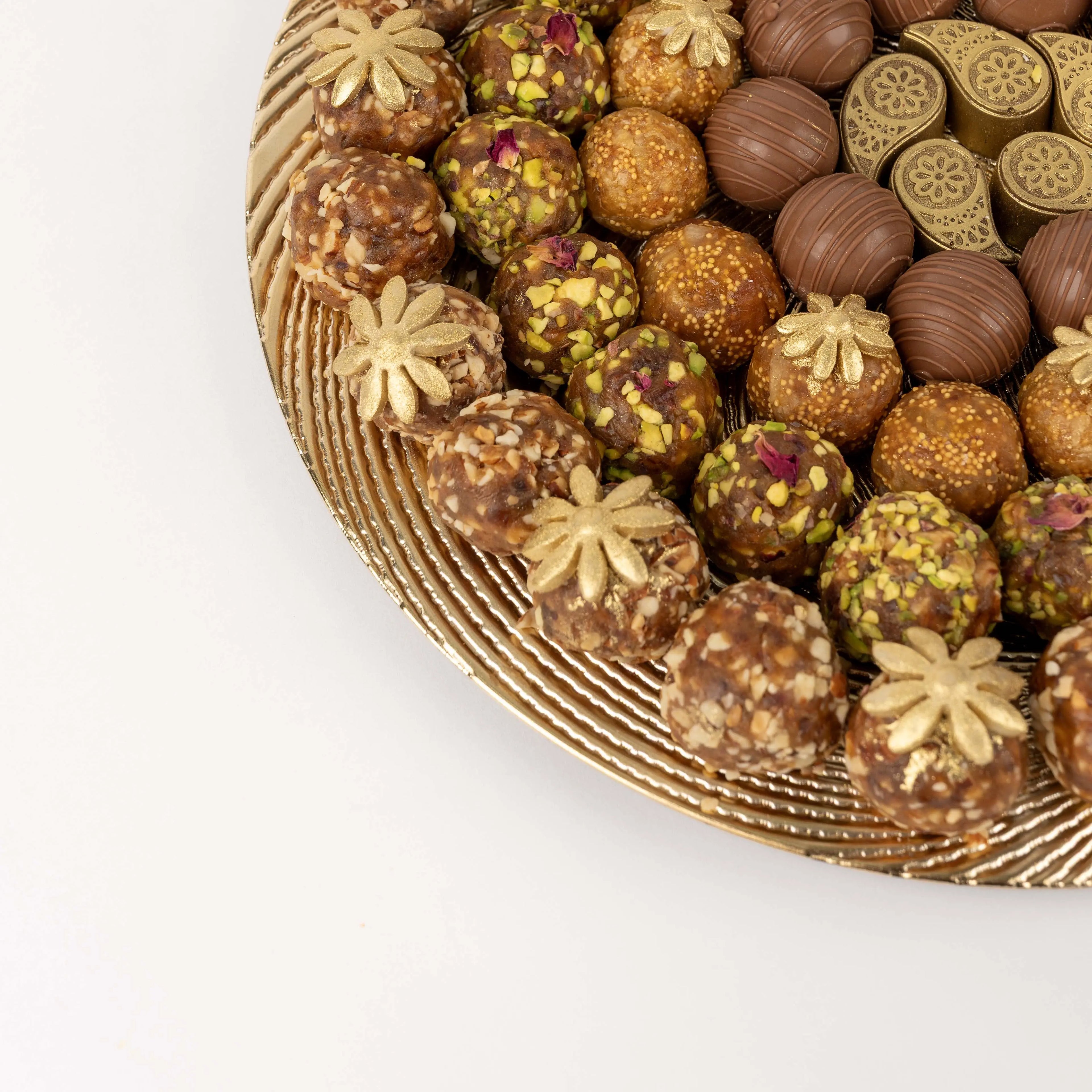 diwali-festive-indulgence-gift-hamper-dubai