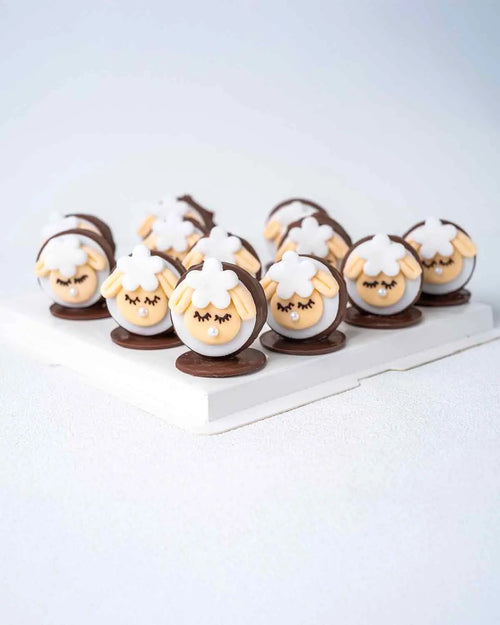 12-pistachio-kunafa-chocolate-covered-oreo-sandwiches-dubai