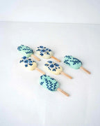 white-and-blue-cakesicles-dubai
