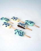 white-and-blue-cakesicles-dubai