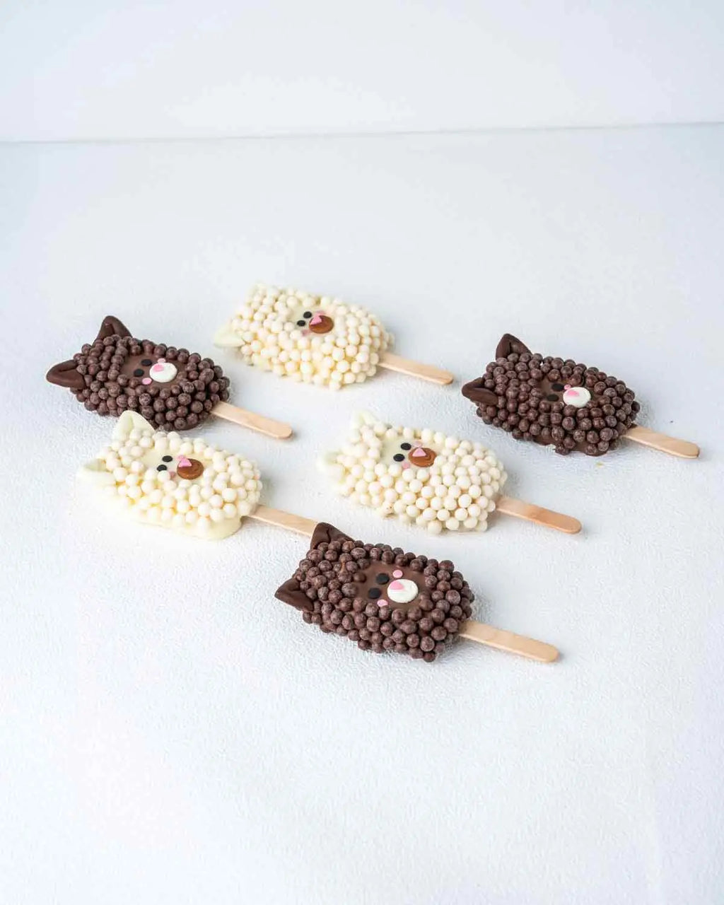 6-sheep-white-and-dark-chocolate-cakesicles-dubai