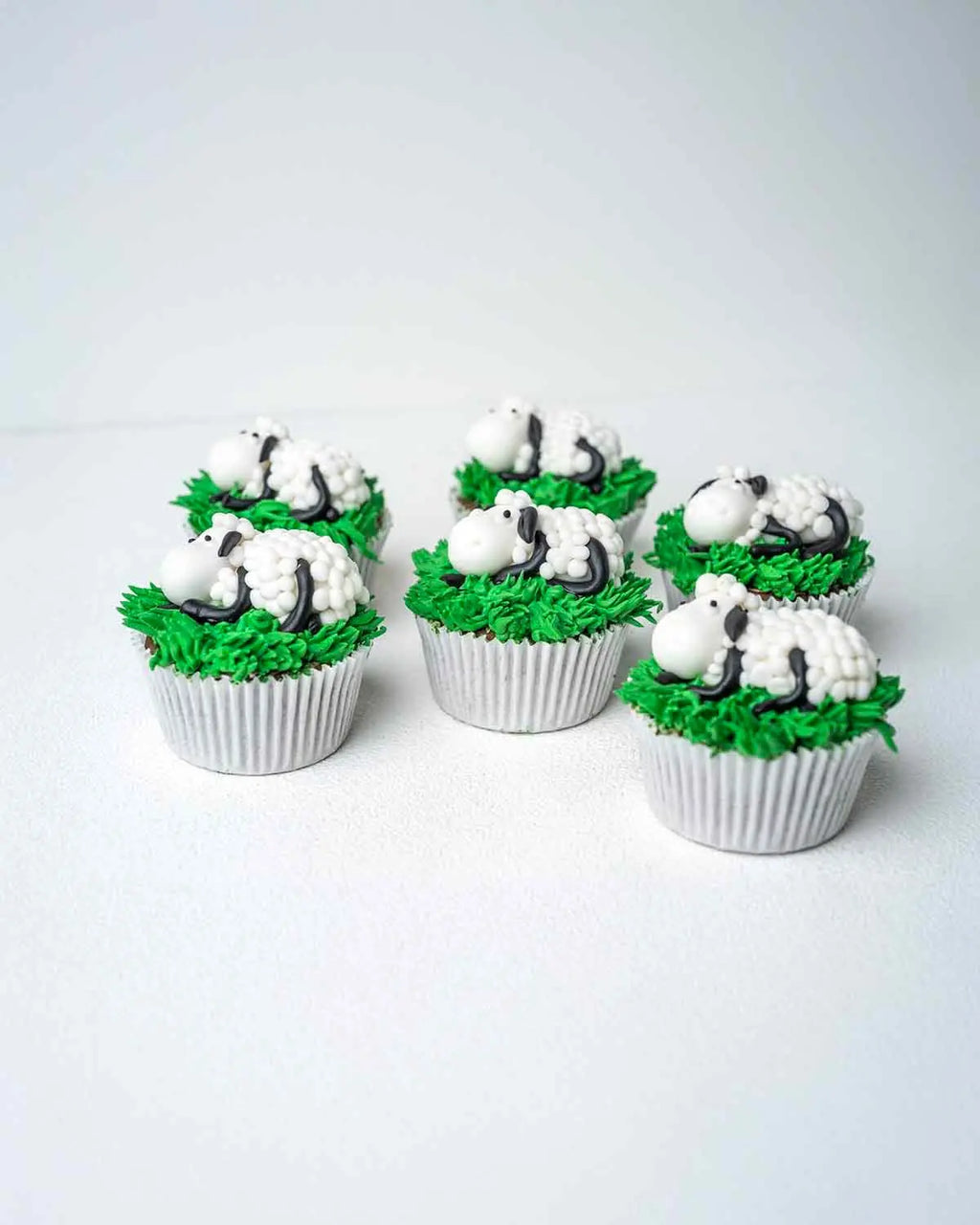 6-sheep-cupcakes-25-collection-dubai