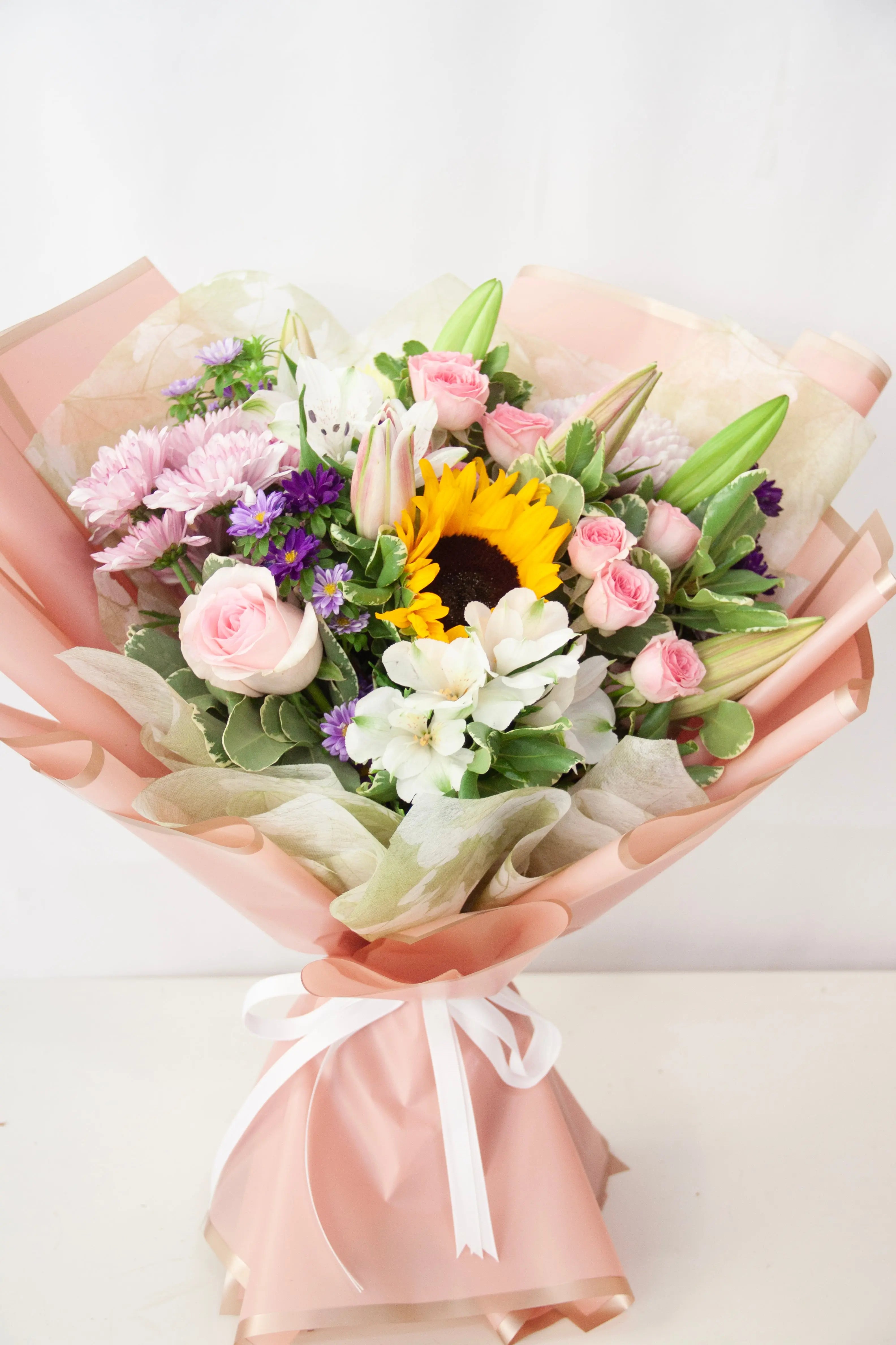 sunlit-harmony-sunflower-rose-bouquet-dubai