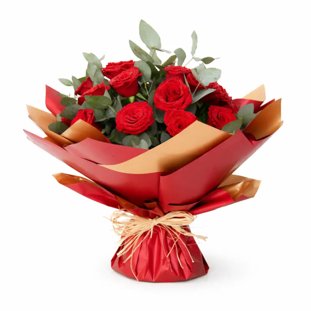 FreshredrosesbouquetDubaiwithelegantwrappingforanniversaryandromanticgiftdelivery