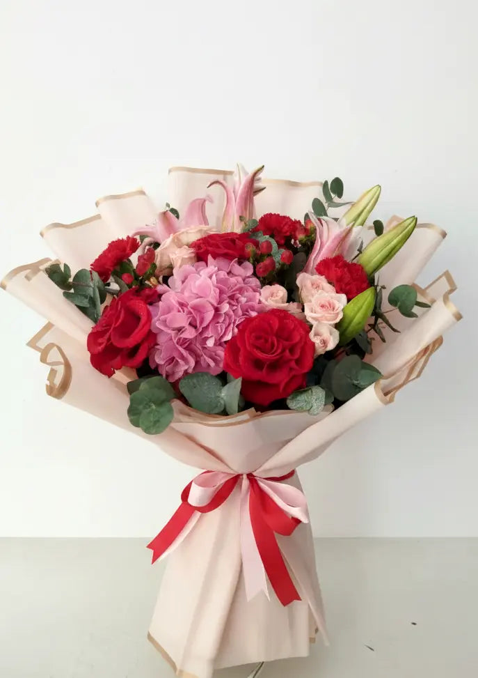 scarlet-blush-rose-lily-bouquet-dubai