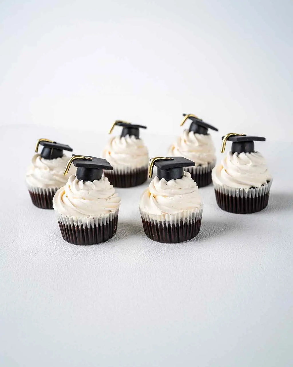 graduation-theme-cupcakes-dubai