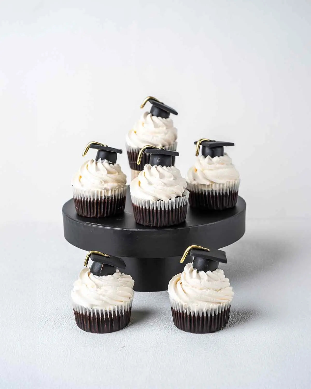 graduation-theme-cupcakes-dubai