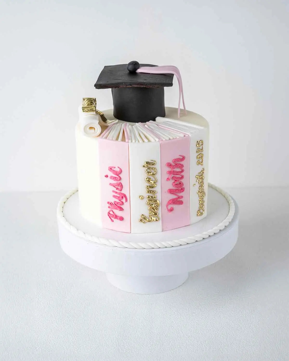 graduation-cake-for-her-dubai