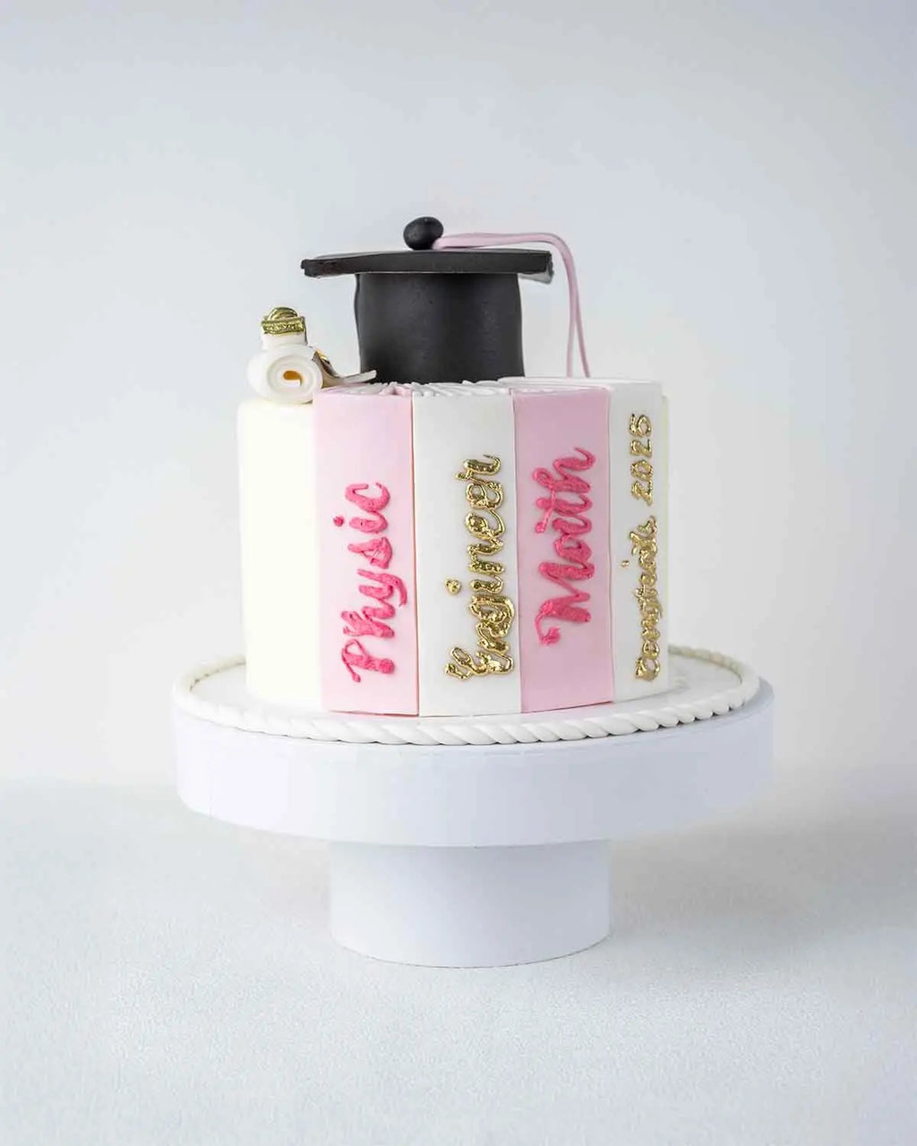 graduation-cake-for-her-dubai