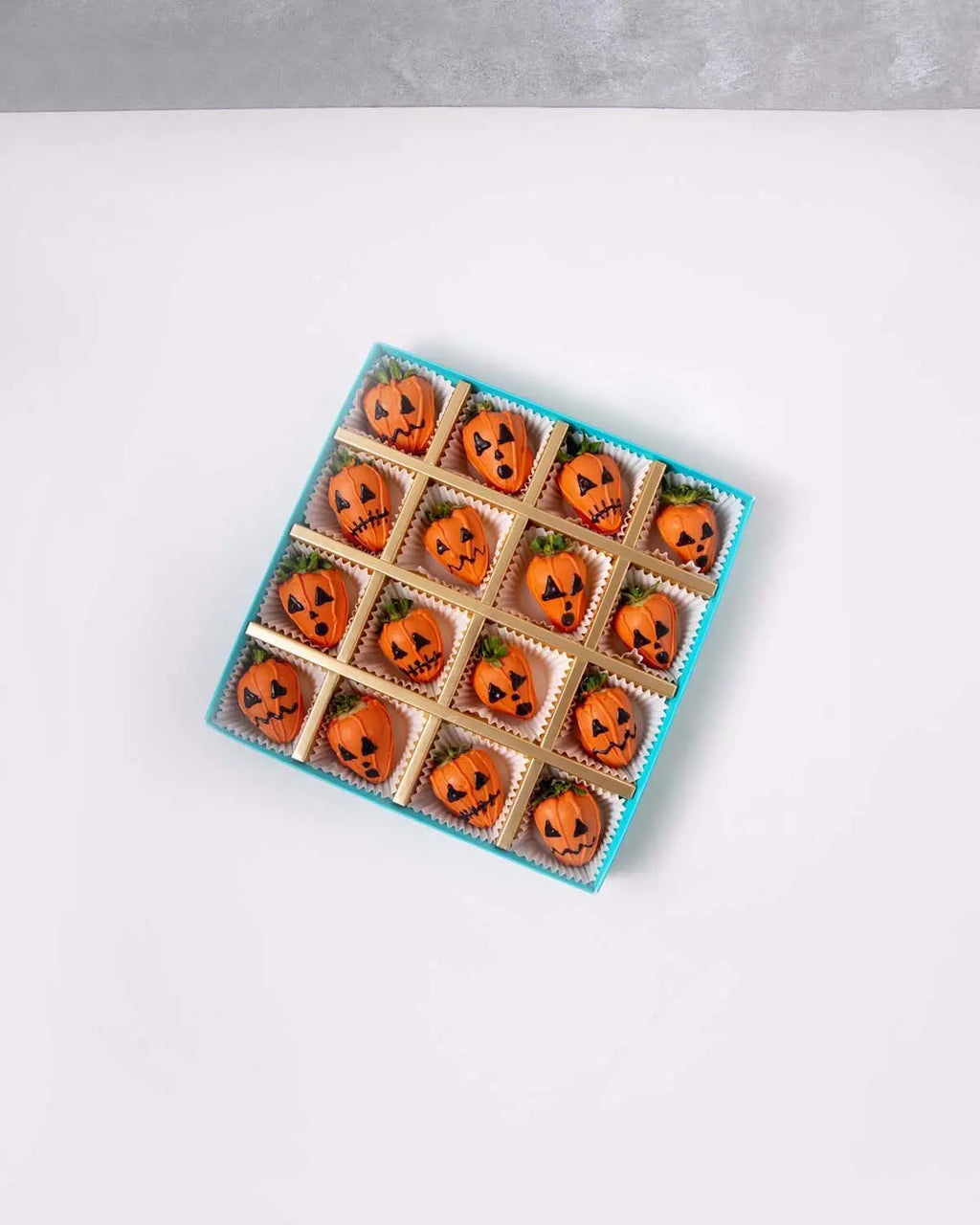 16pcs-chocolate-strawberry-pumpkins-dubai