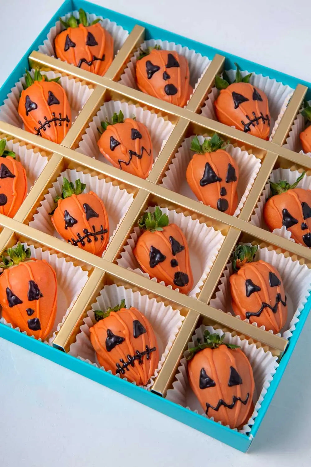 16pcs-chocolate-strawberry-pumpkins-dubai