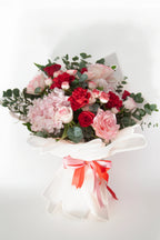 blush-scarlet-affair-mixed-rose-bouquet-dubai