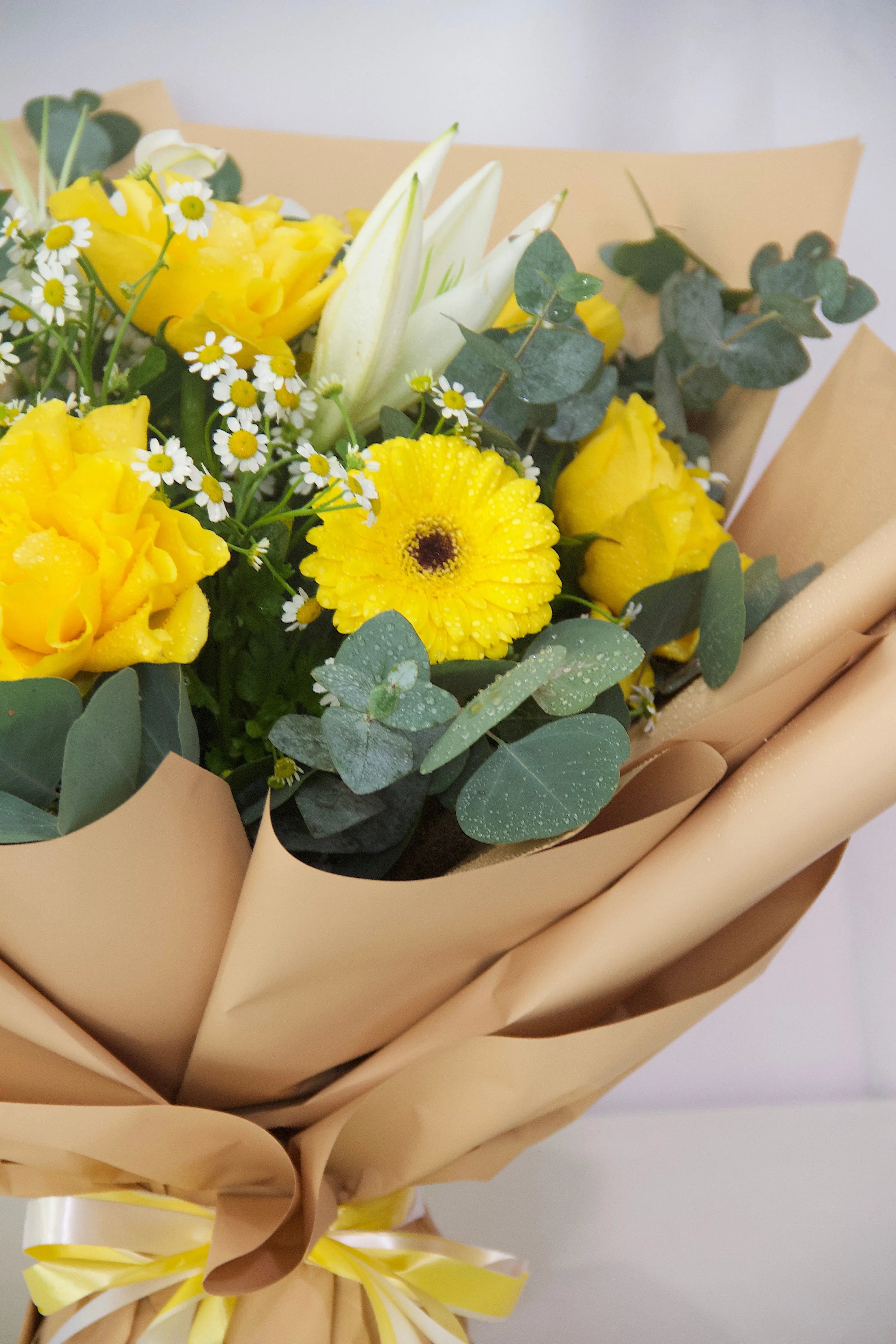 sunbeam-delight-yellow-flower-bouquet-dubai
