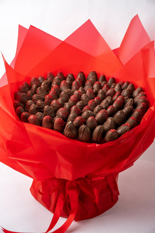 100-milk-chocolate-strawberry-bouquet-cravings-cafe-dubai