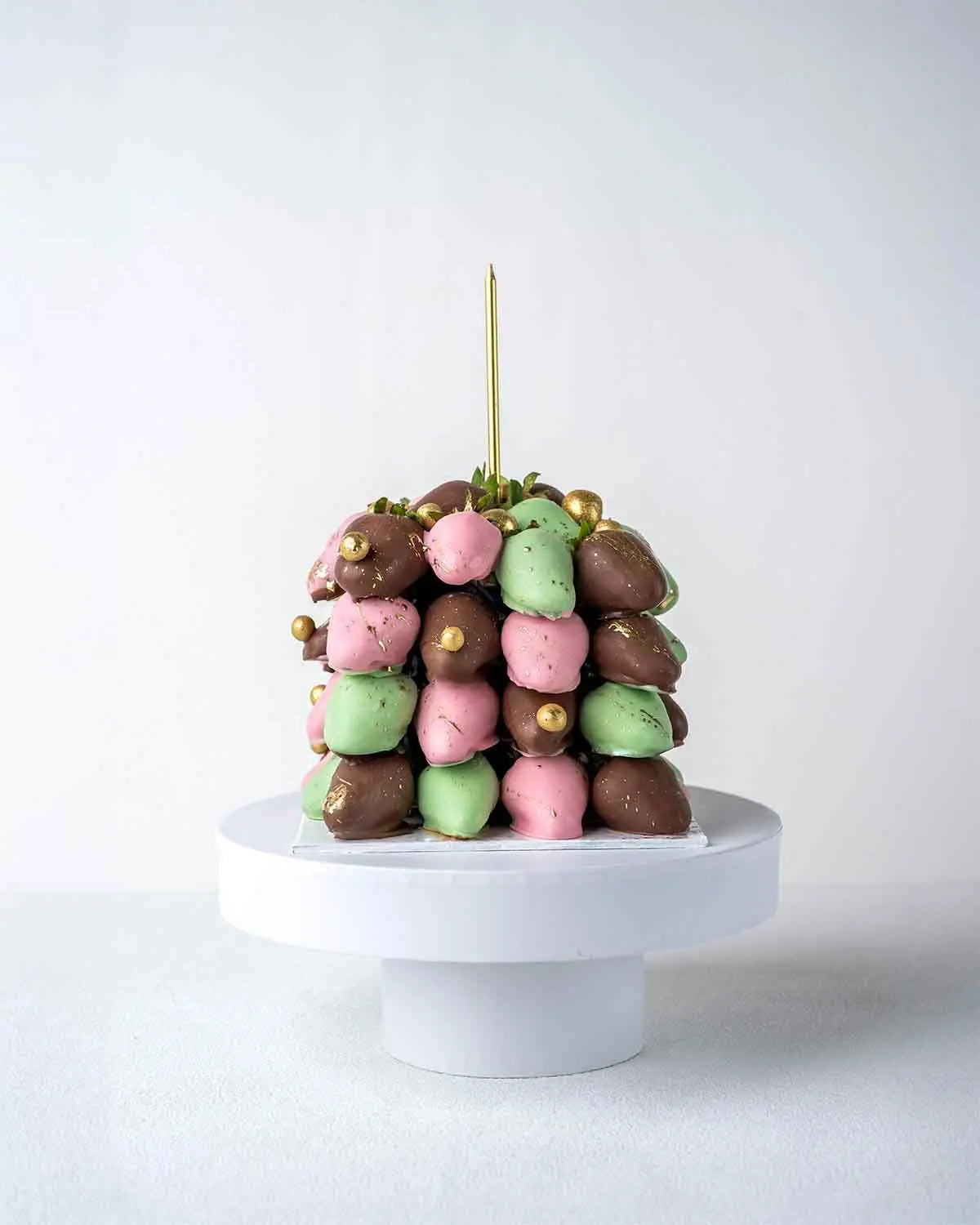 64-chocolate-strawberries-cube-by-cravings-cafe-dubai