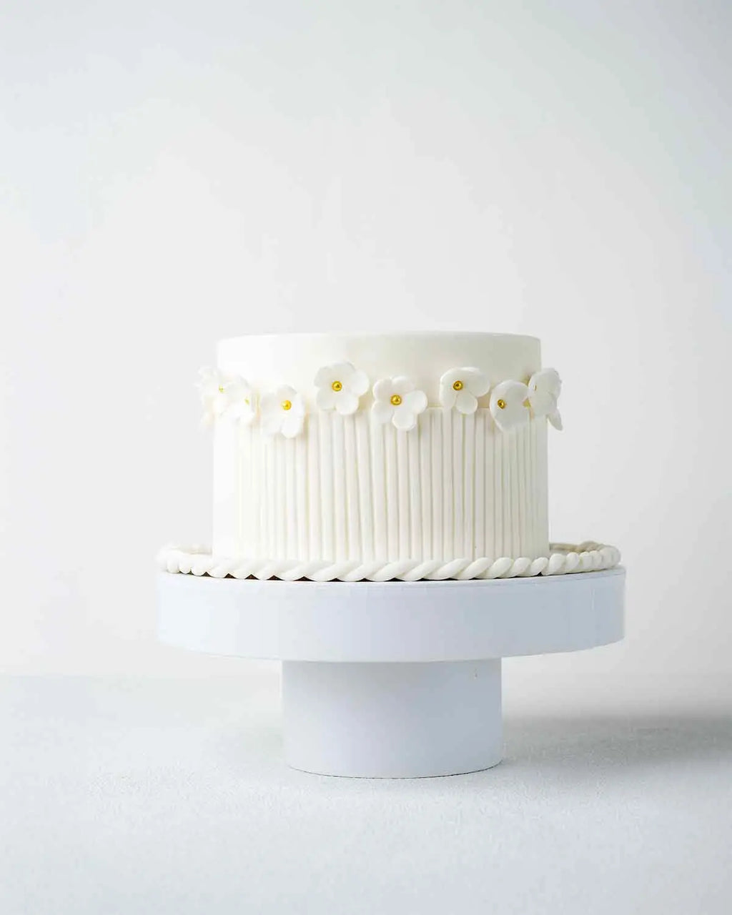1kg-white-cake-by-cravings-cake-dubai