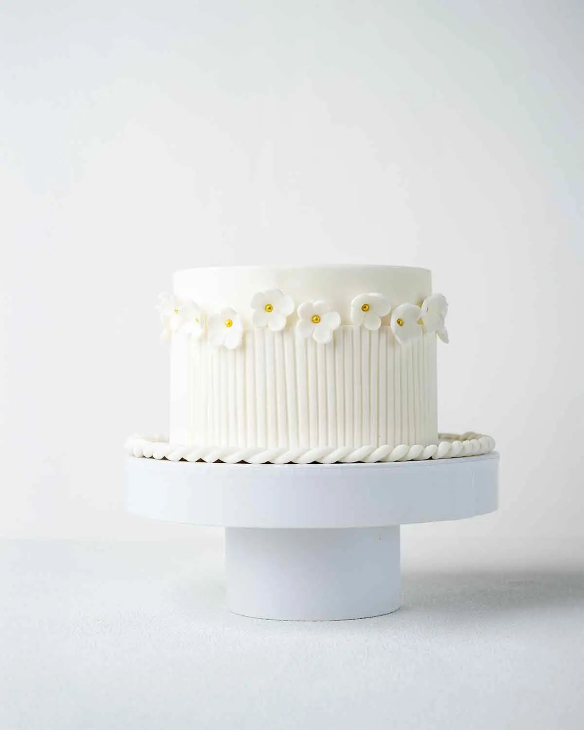 1kg-white-cake-by-cravings-cake-dubai