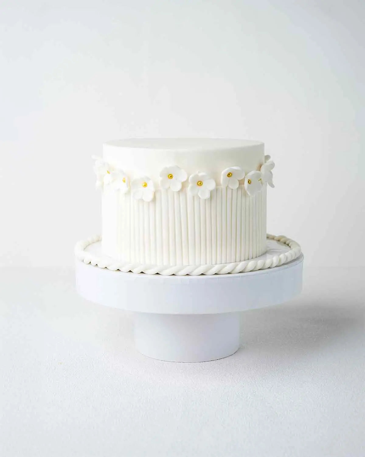 1kg-white-cake-by-cravings-cake-dubai