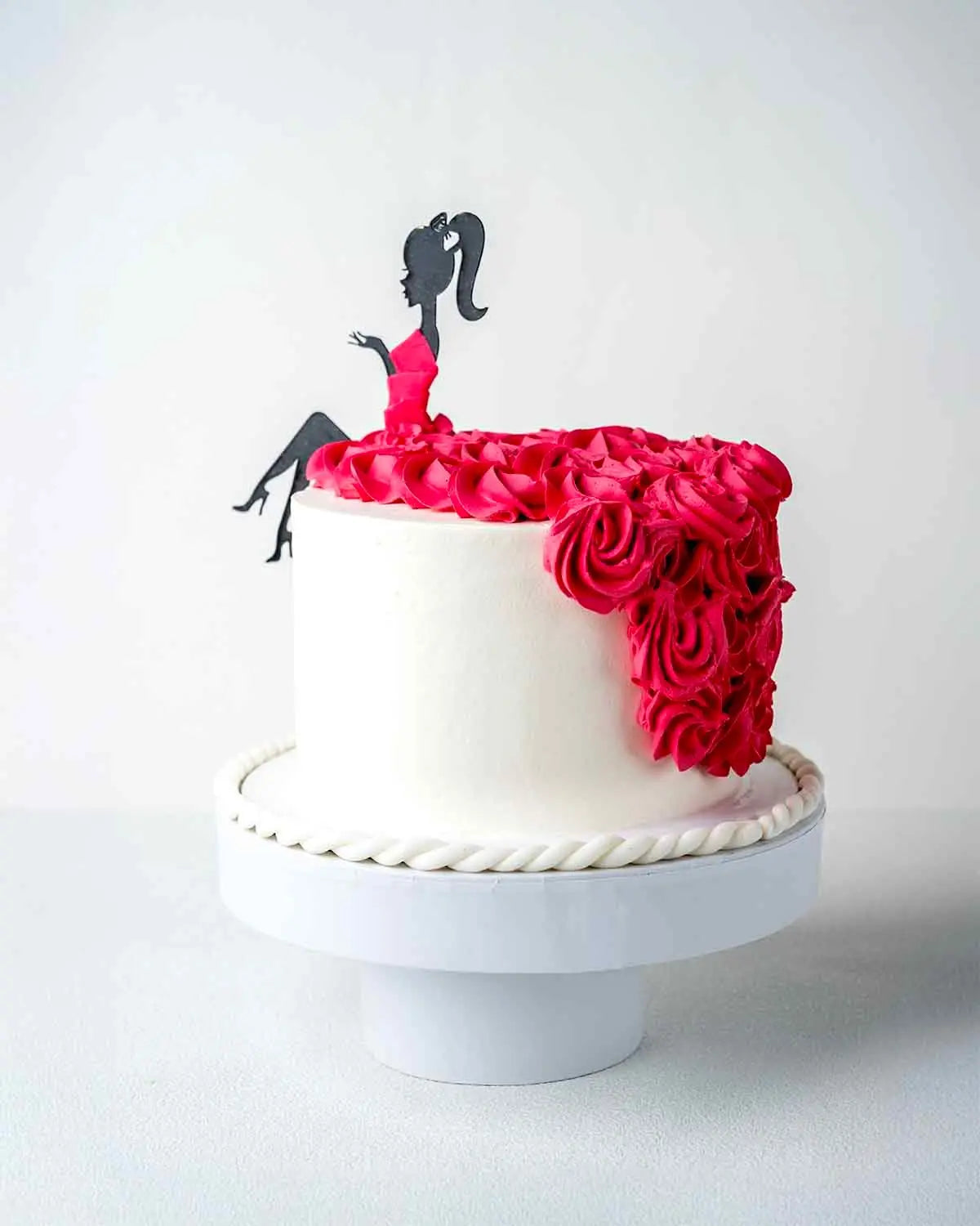 the-pink-trail-cake-by-cravings-cafe-dubai