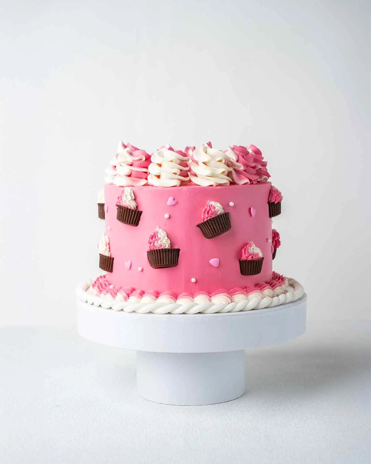 1kg-pink-cups-and-cream-cake-by-cravings-dubai
