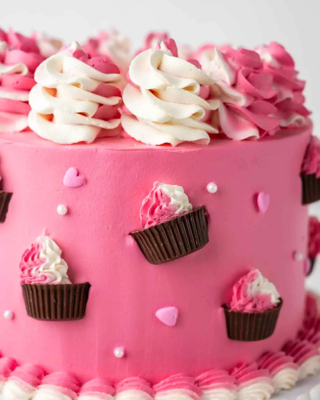 1kg-pink-cups-and-cream-cake-by-cravings-dubai