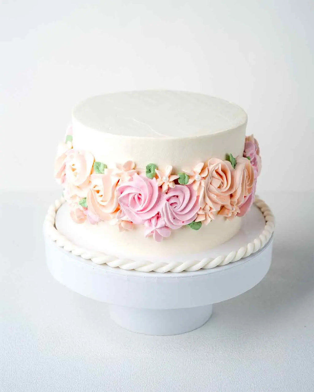 1kg-pastle-elegant-cake-by-cravings-cafe-dubai