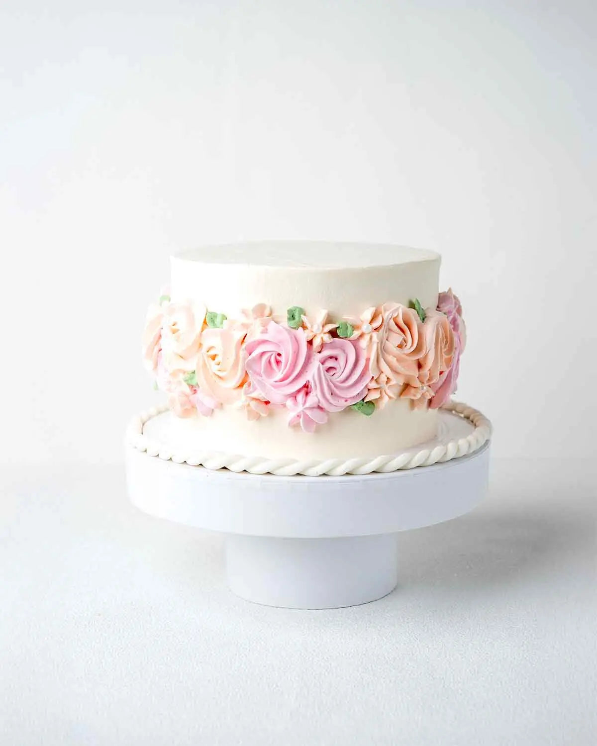 1kg-pastle-elegant-cake-by-cravings-cafe-dubai