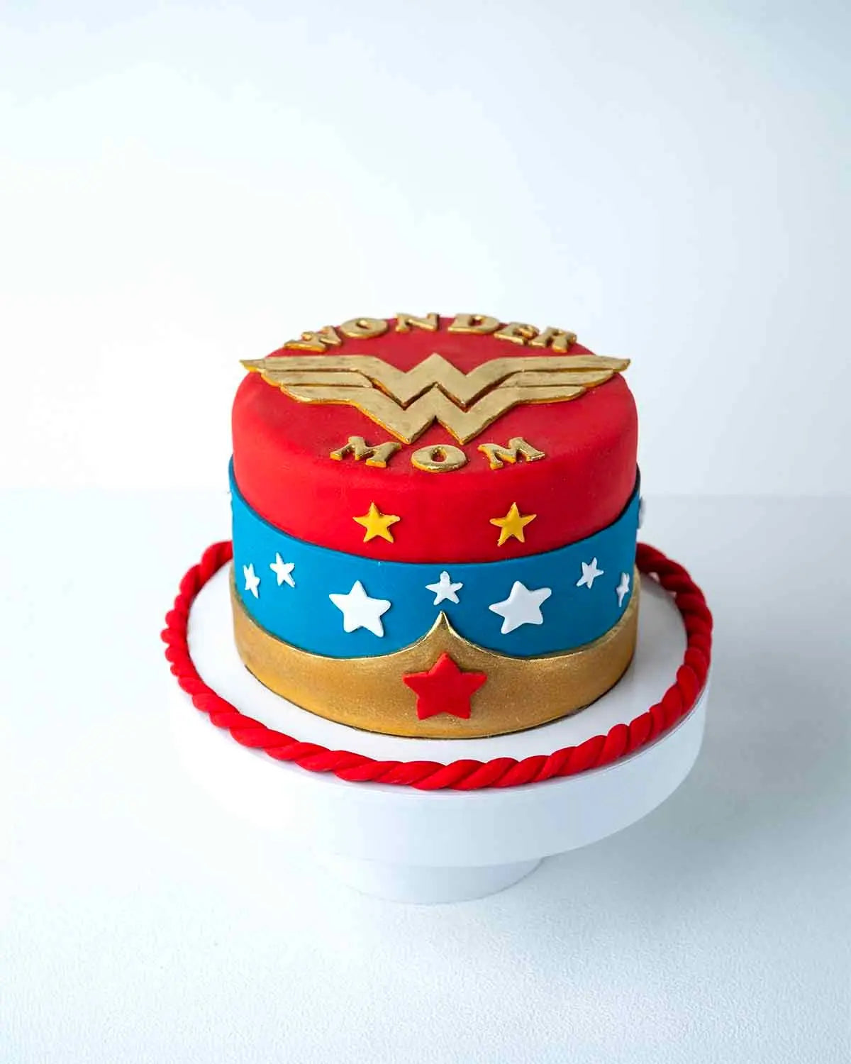 wonder-women-cake-by-cravings-cafe-dubai