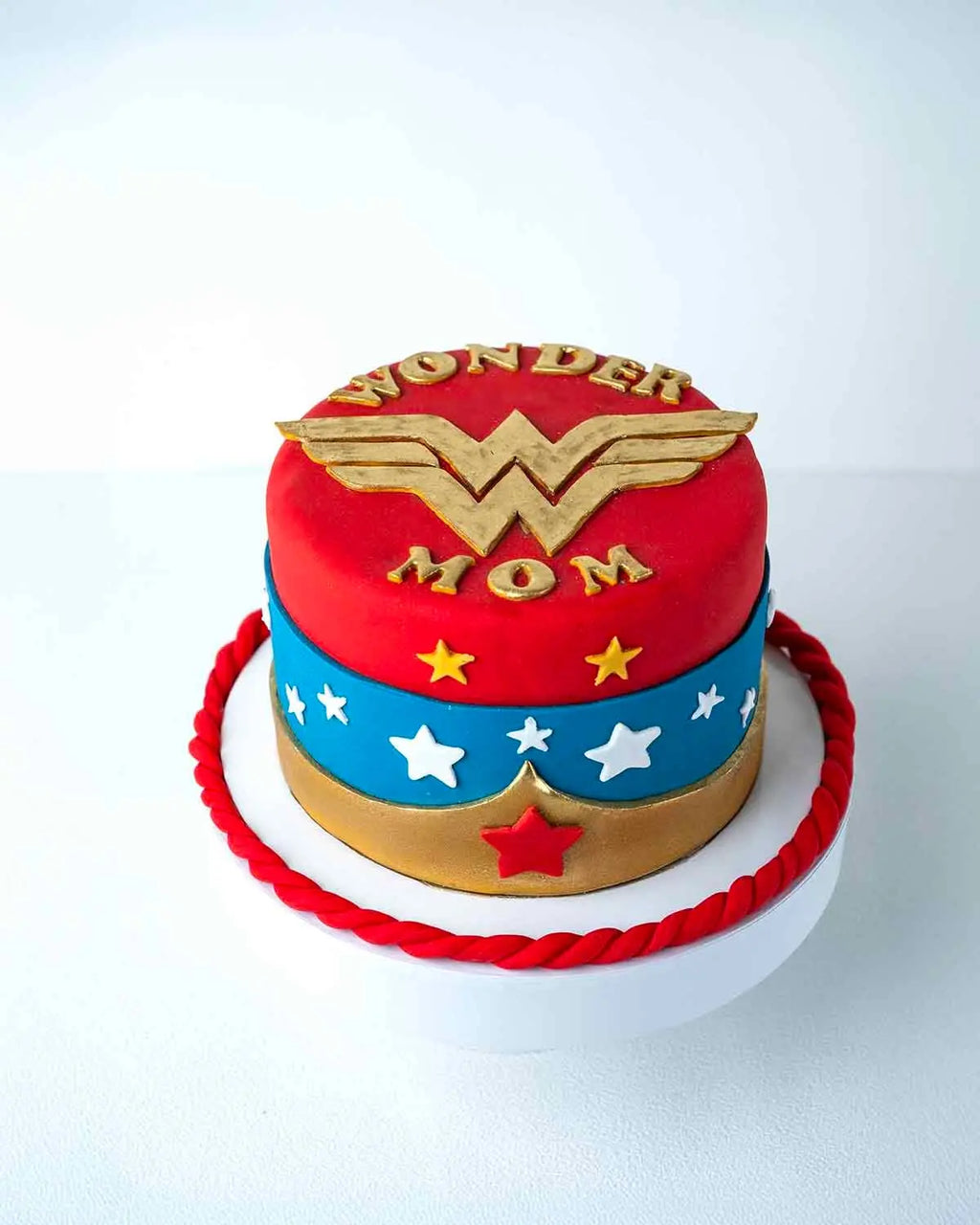 wonder-women-cake-by-cravings-cafe-dubai