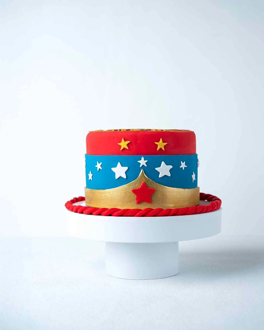wonder-women-cake-by-cravings-cafe-dubai