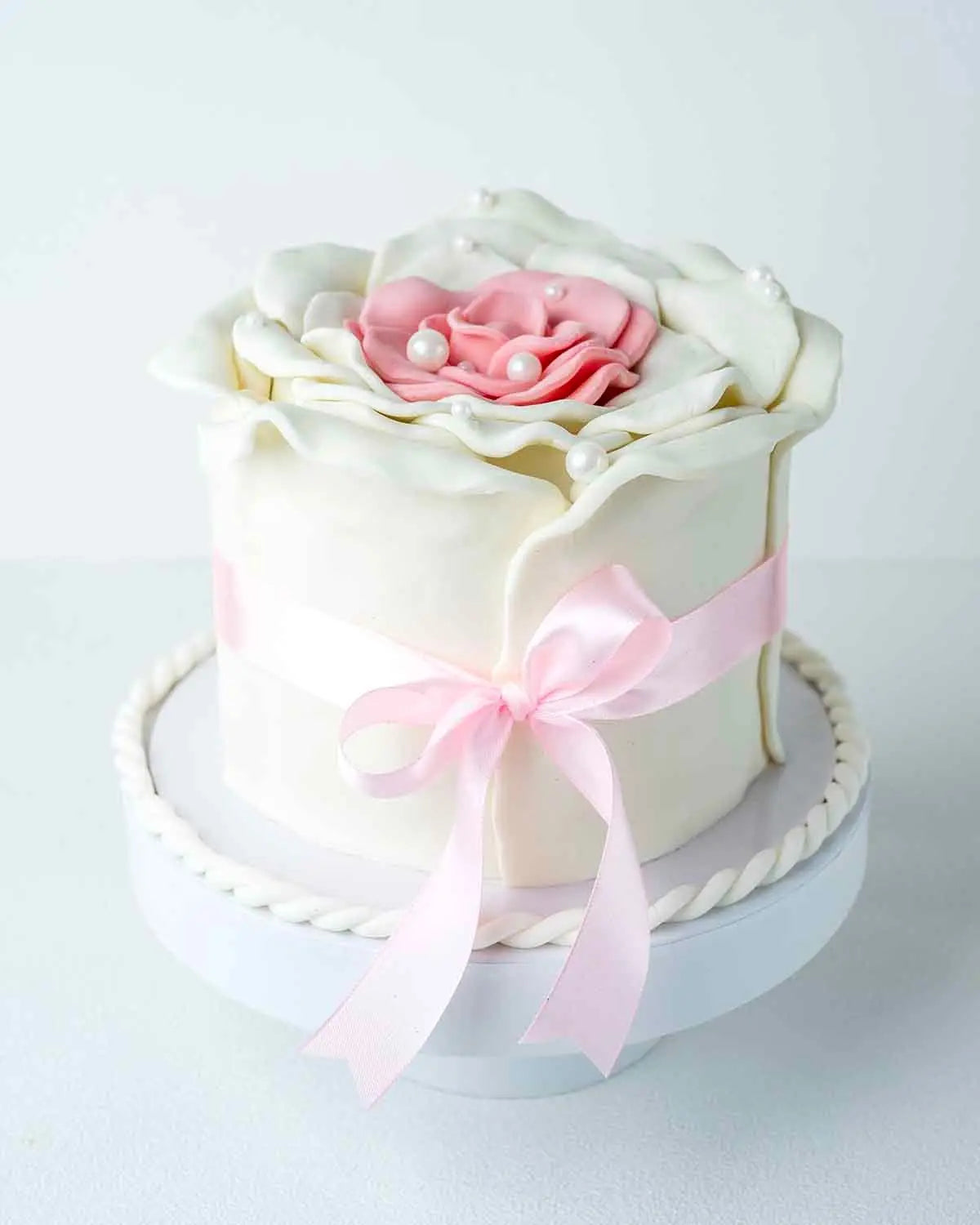 1kg-tall-rose-cafe-by-cravings-cafe-dubai