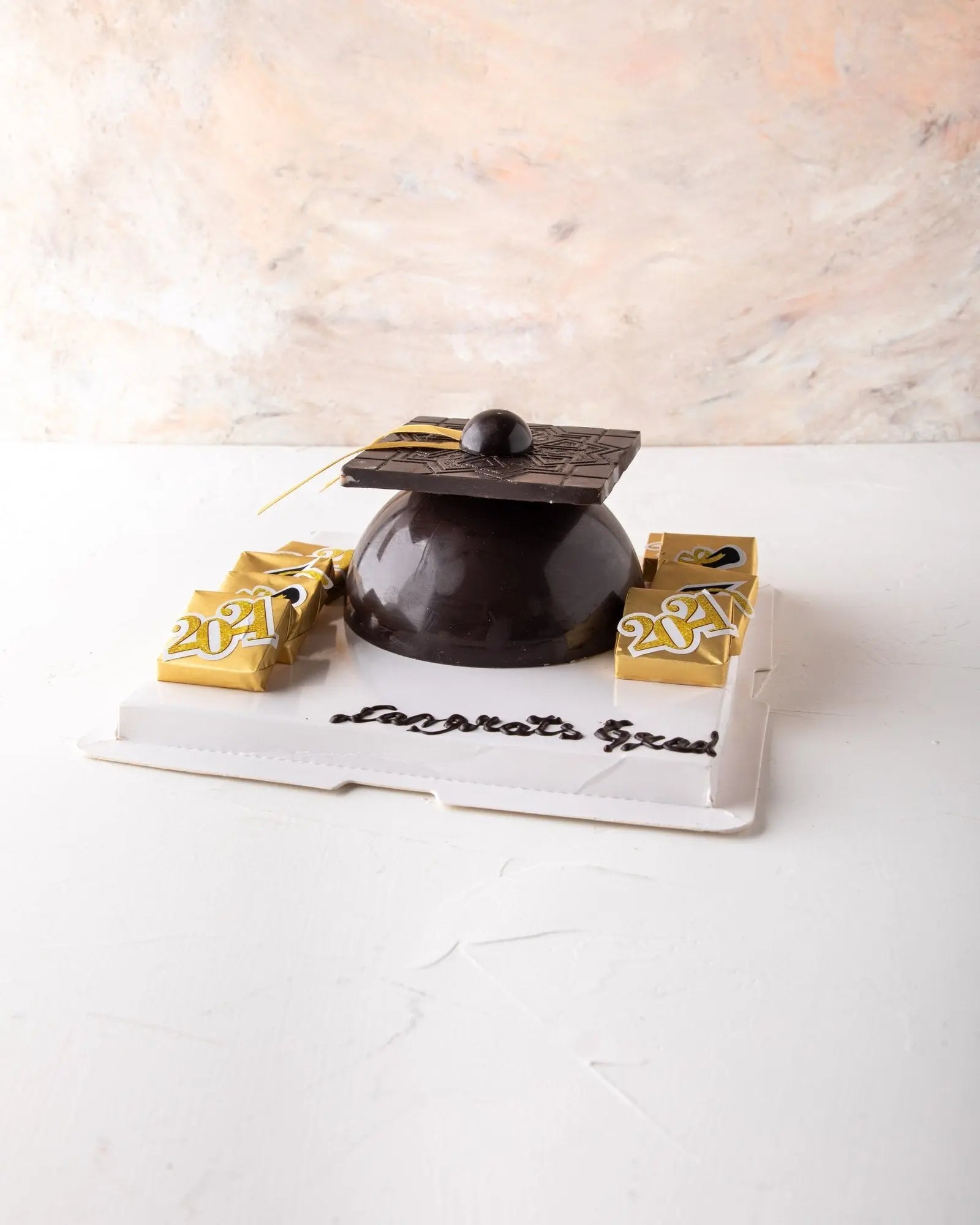 chocolate-graduation-hat-dubai