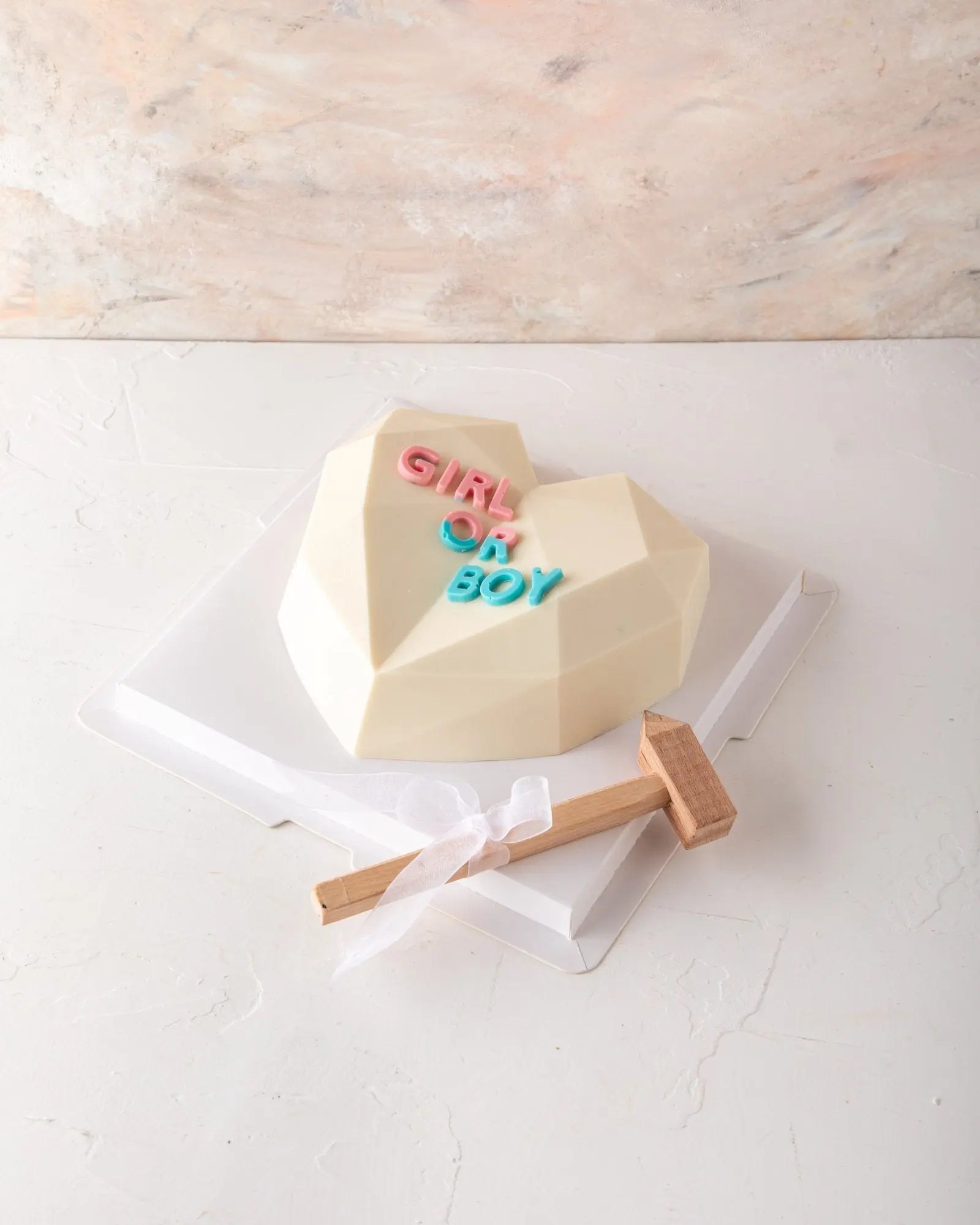 gender-reveal-pinata-heart-dubai