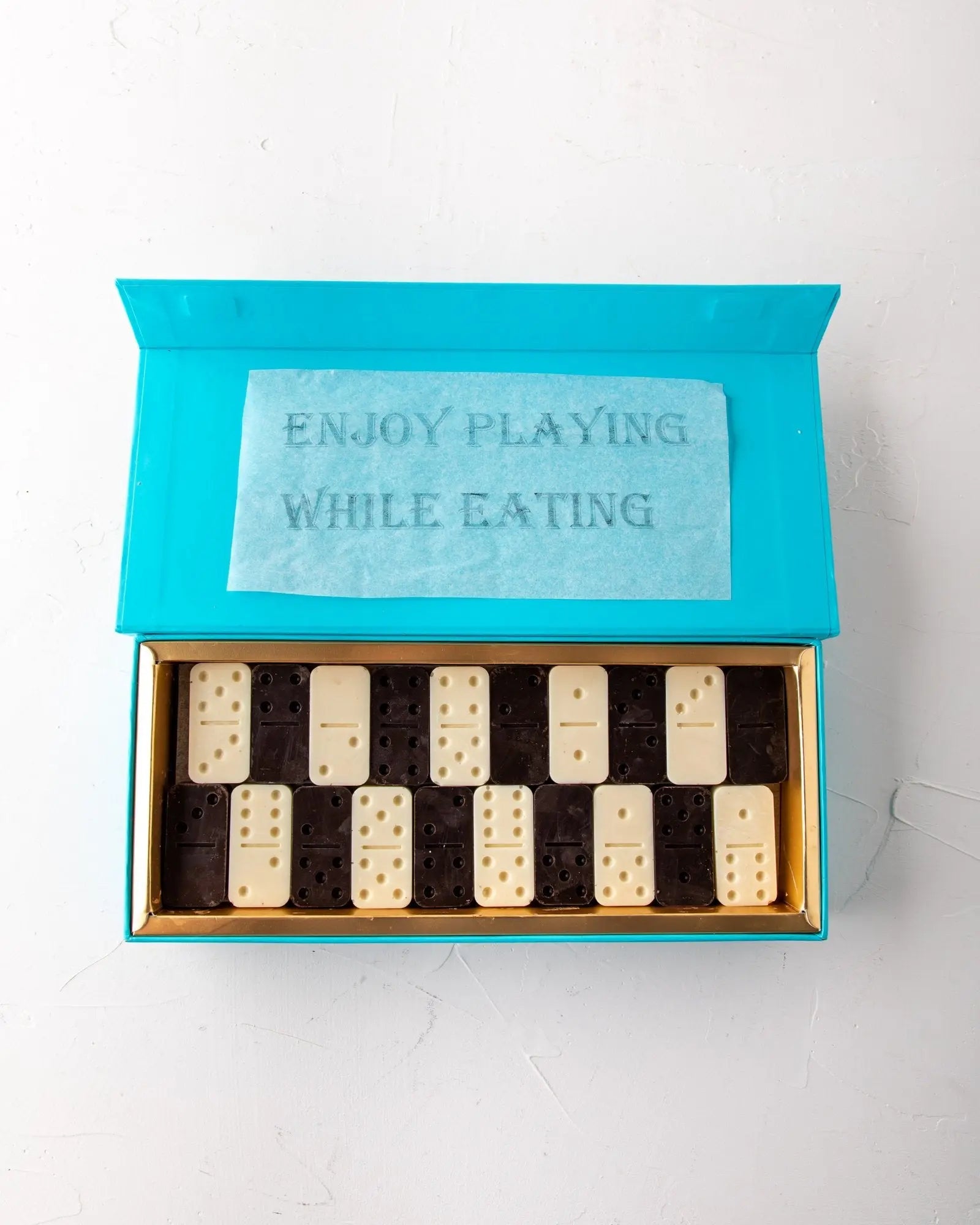edible-domino-chocolate-dubai
