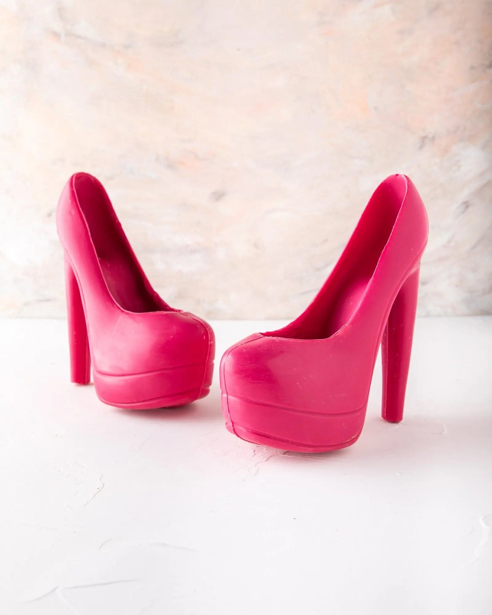 edible-pink-chocolate-heels-dubai