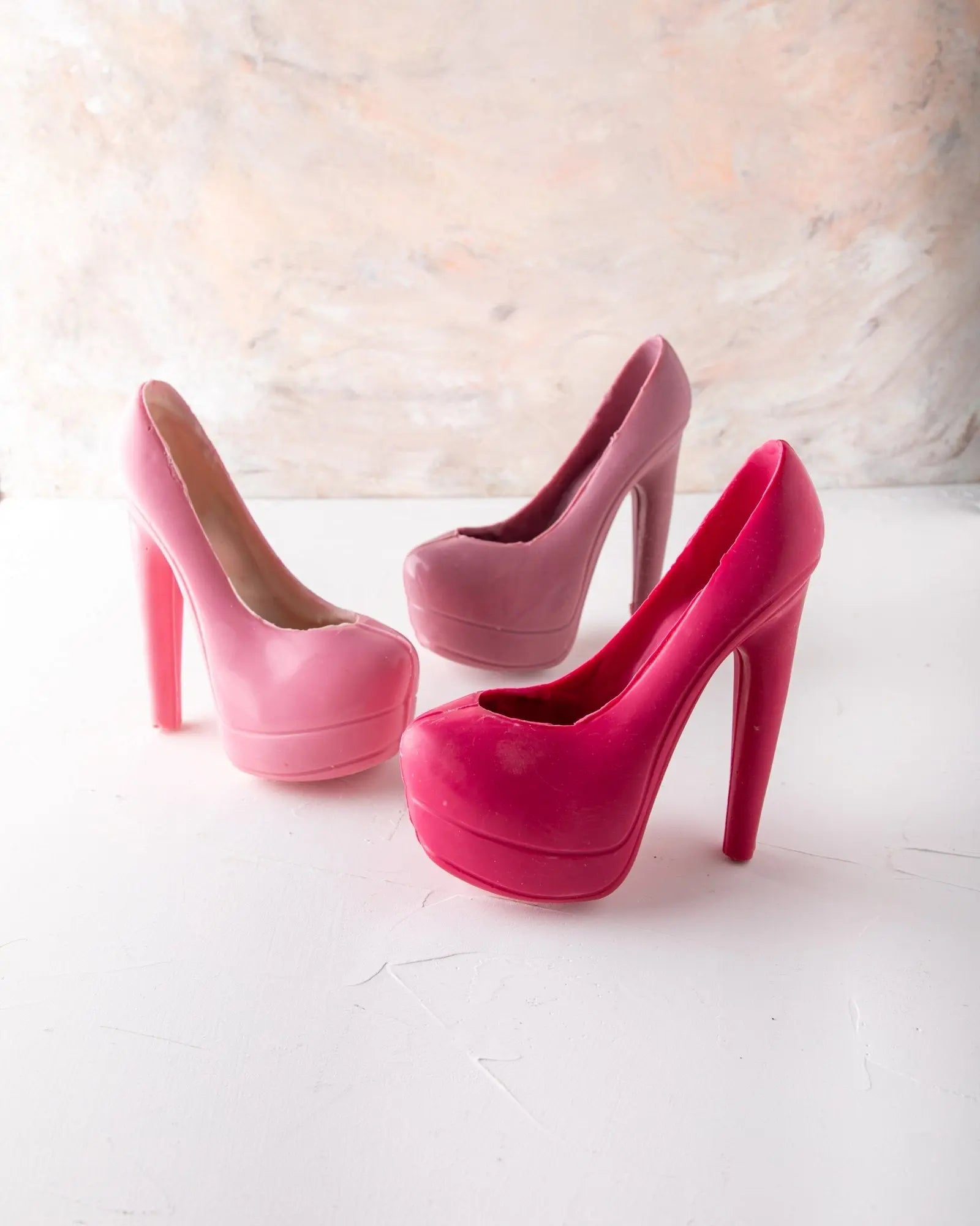 edible-pink-chocolate-heels-dubai