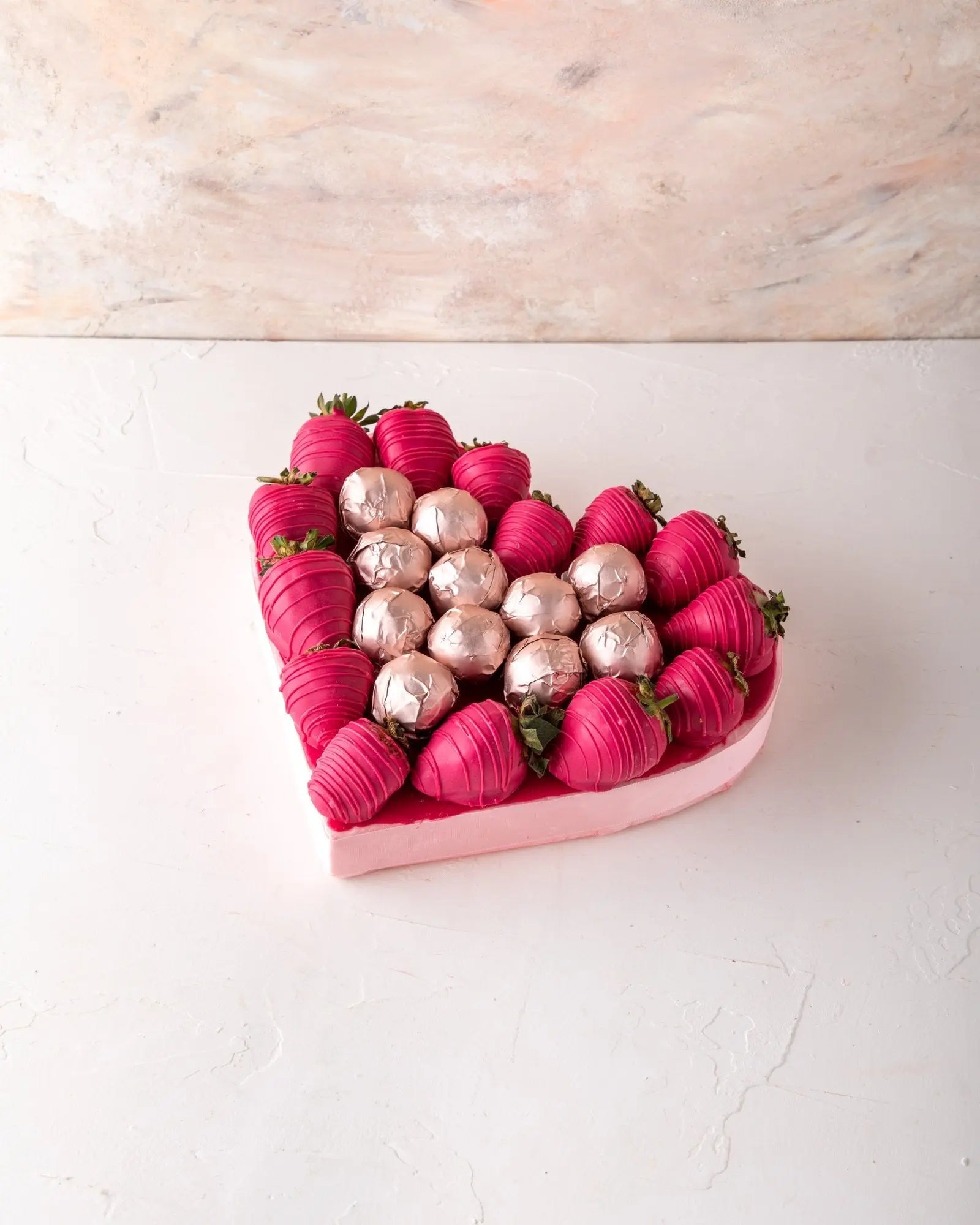 fucia-chocolate-strawberries-and-bon-bon-dubai