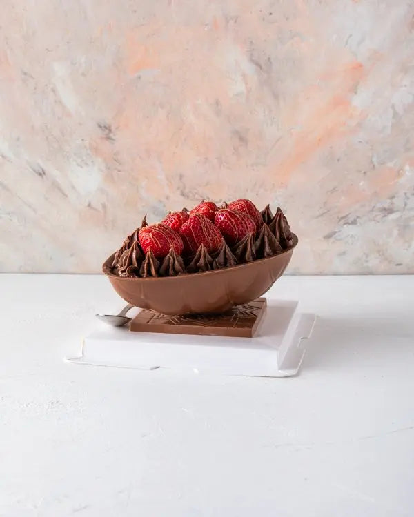 gourmet-easter-egg-with-berries-dubai