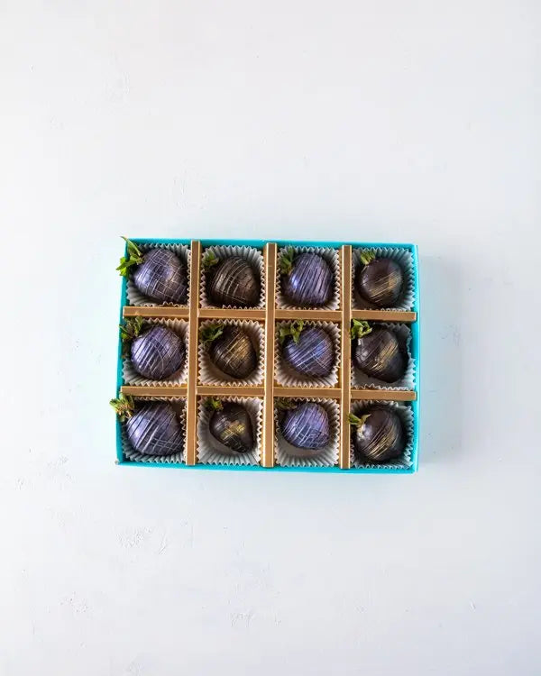 metallic-chocolate-covered-strawberries-dubai
