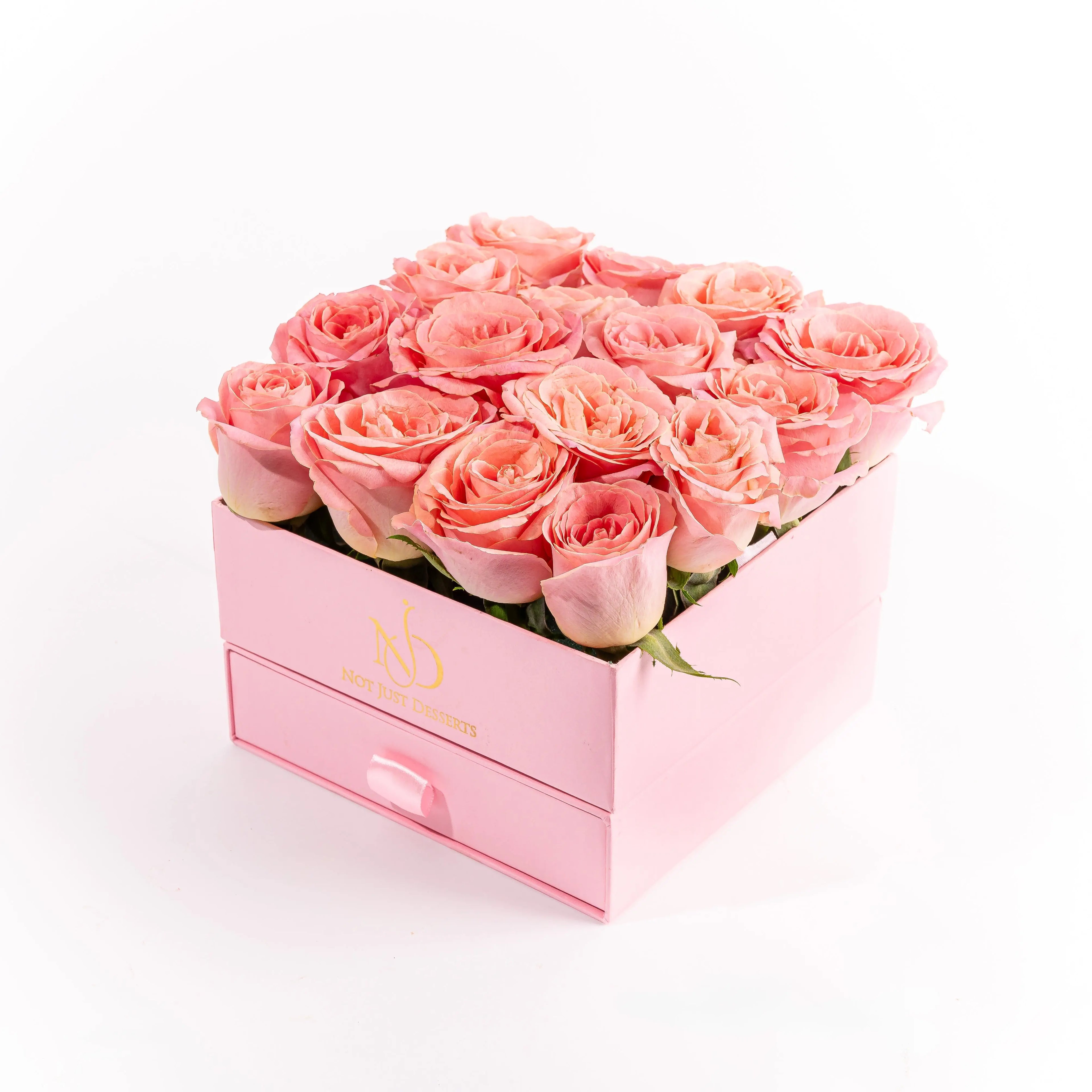 pink-roses-and-berries-dubai