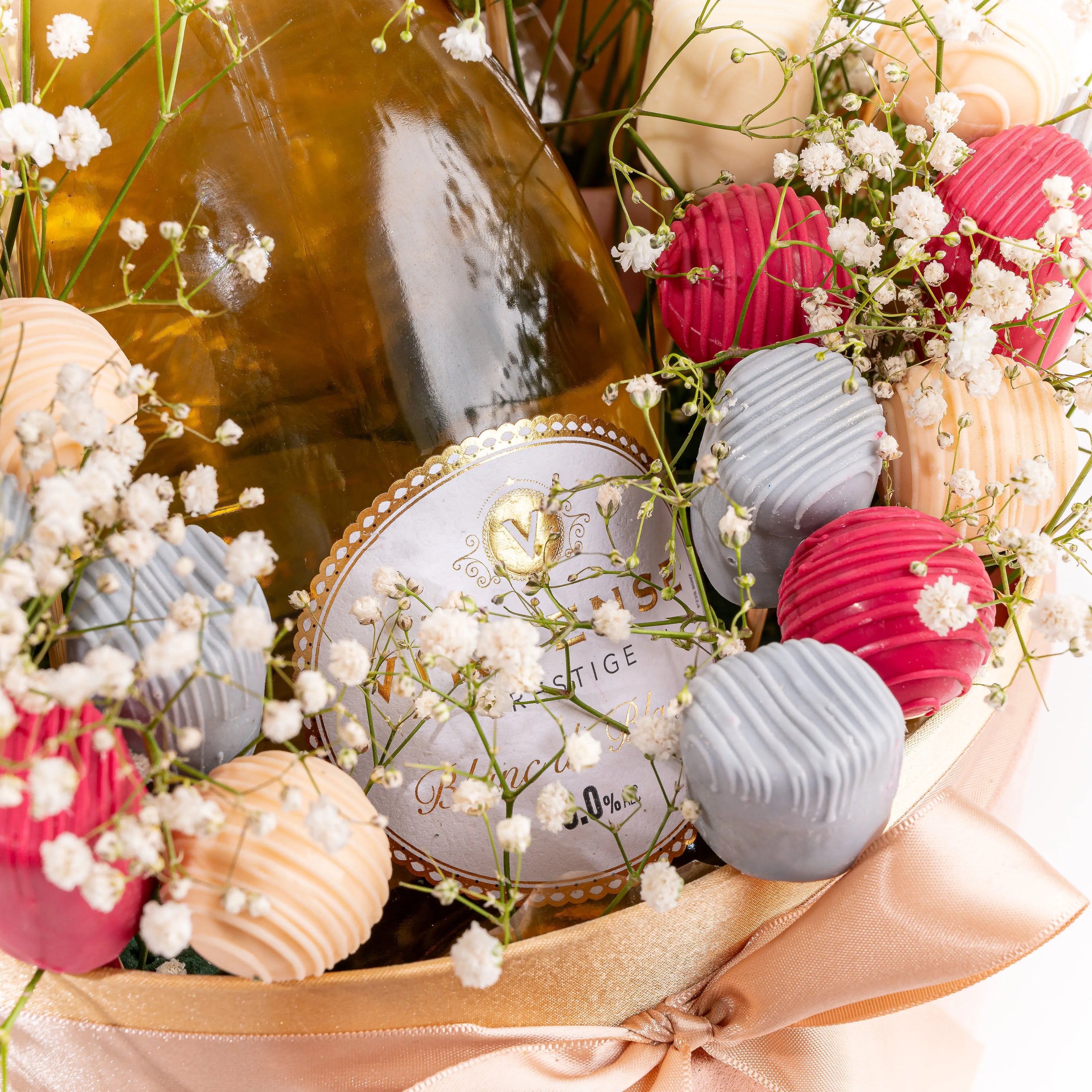 non-alcoholic-wine-roses-and-desserts-hamper-dubai