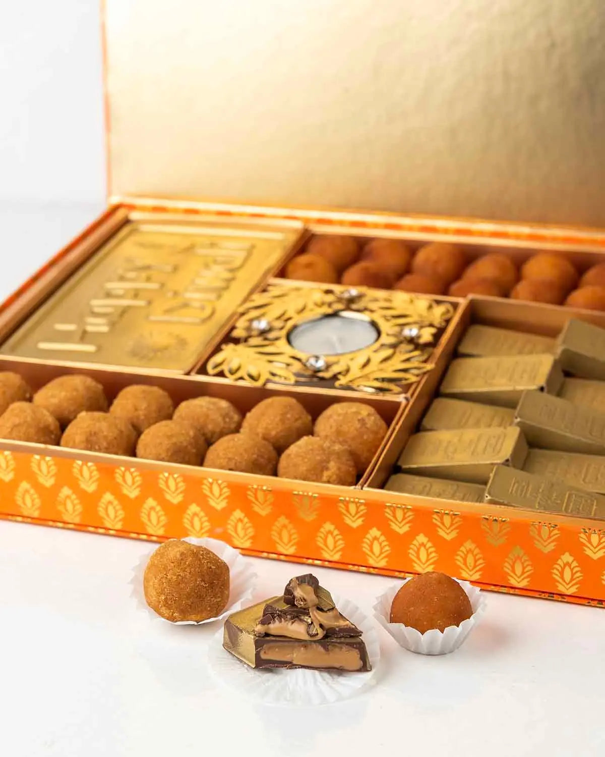 ladoo-and-chocolate-diwali-gift-box-dubai