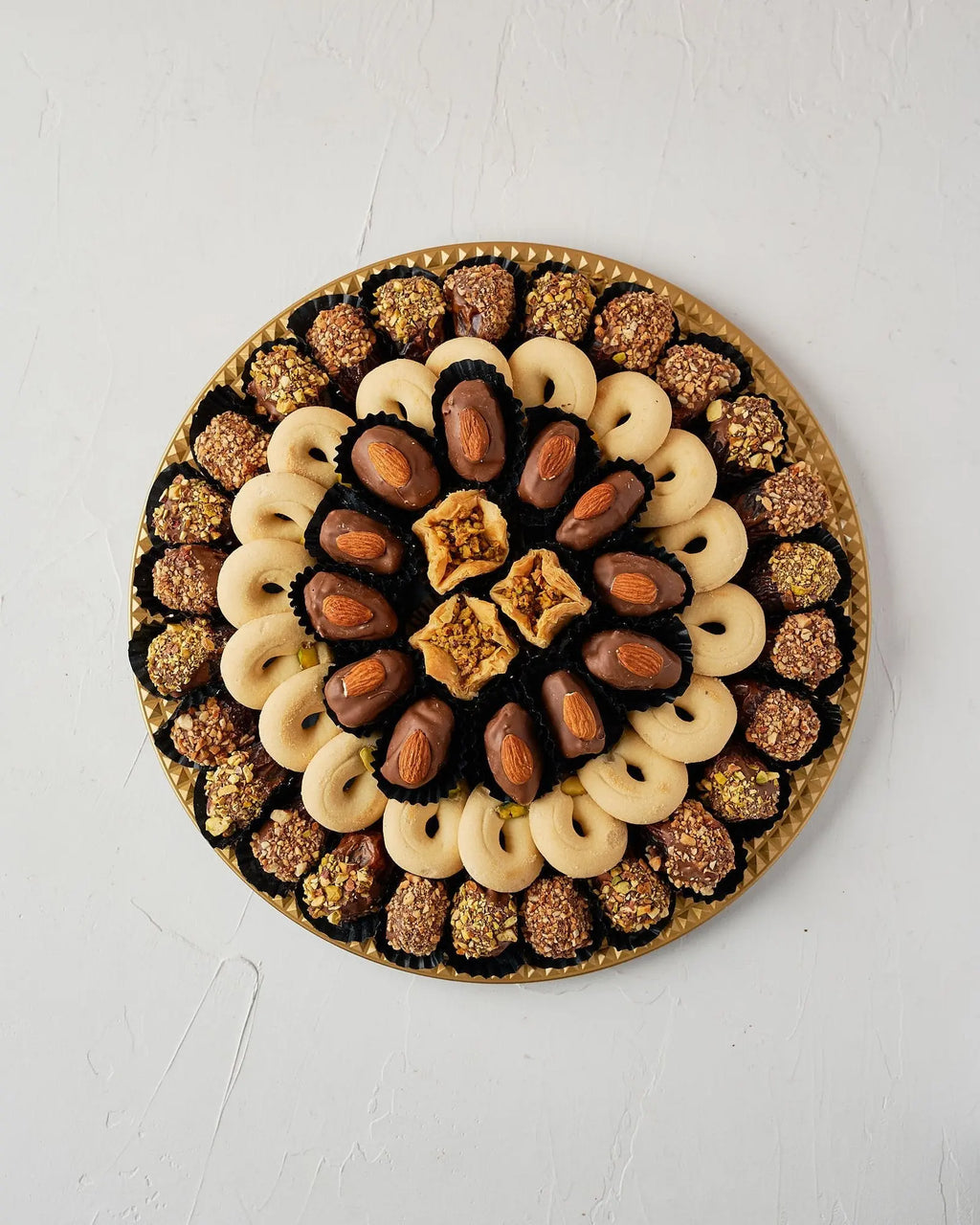 dates-baklawa-assorted-arrangement-dubai