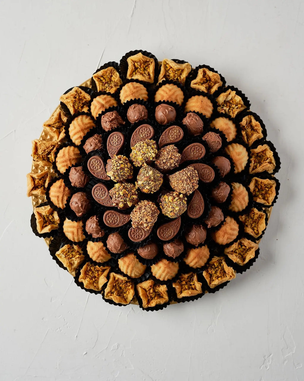 baklawa-mamoul-and-dates-assorted-arrangement-dubai